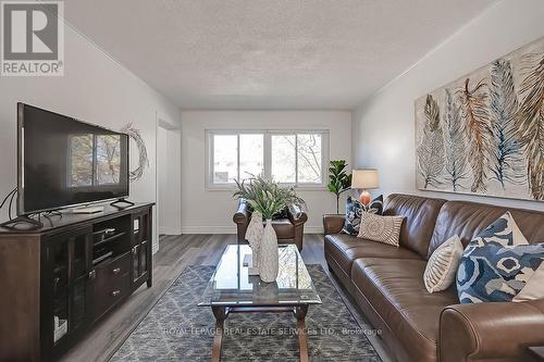 5 - 80 Sarah Lane, Oakville, ON - Indoor Photo Showing Living Room