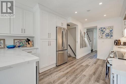 5 - 80 Sarah Lane, Oakville, ON - Indoor Photo Showing Kitchen