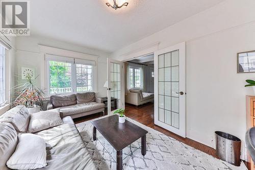 27 Woodlawn Avenue, Mississauga (Port Credit), ON - Indoor Photo Showing Living Room