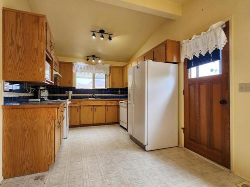 1239 Semlin Drive, Ashcroft, BC - Indoor Photo Showing Kitchen