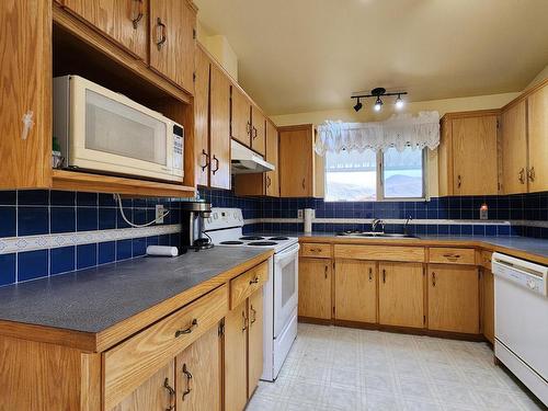 1239 Semlin Drive, Ashcroft, BC - Indoor Photo Showing Kitchen With Double Sink