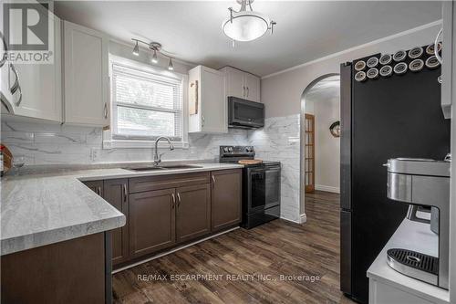 64 Melody Trail, St. Catharines, ON - Indoor Photo Showing Kitchen