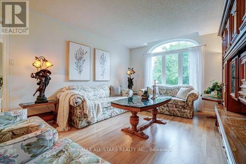 28 Sonley Drive, Whitby (Taunton North), ON - Indoor Photo Showing Living Room