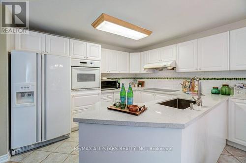 28 Sonley Drive, Whitby (Taunton North), ON - Indoor Photo Showing Kitchen