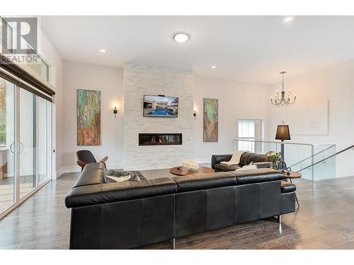 1677 Travertine Drive, Lake Country, BC - Indoor Photo Showing Living Room With Fireplace