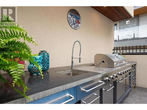 1677 Travertine Drive, Lake Country, BC - Indoor Photo Showing Kitchen