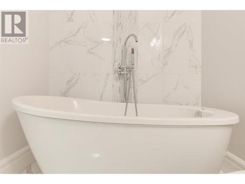 1677 Travertine Drive, Lake Country, BC - Indoor Photo Showing Bathroom