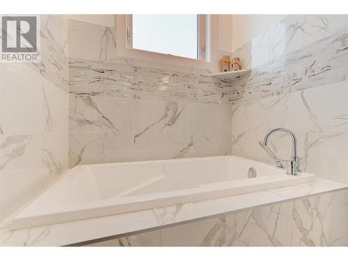 1677 Travertine Drive, Lake Country, BC - Indoor Photo Showing Bathroom