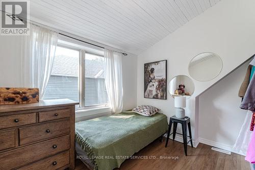 625 Beach Boulevard, Hamilton (Hamilton Beach), ON - Indoor Photo Showing Bedroom