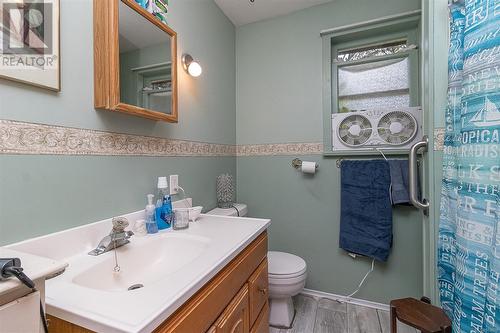 1781 Herd Rd, Duncan, BC - Indoor Photo Showing Bathroom