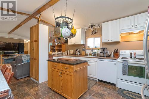 1781 Herd Rd, Duncan, BC - Indoor Photo Showing Kitchen