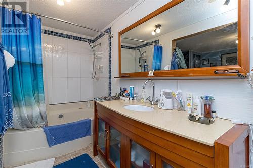 1781 Herd Rd, Duncan, BC - Indoor Photo Showing Bathroom