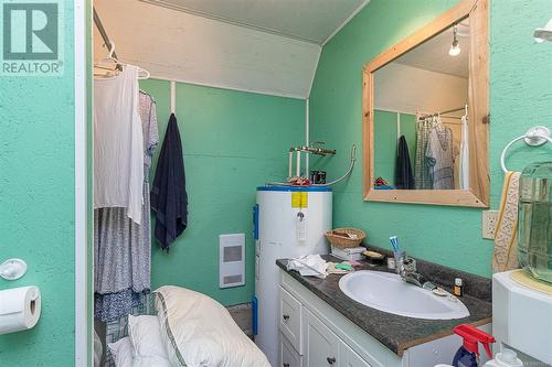 1781 Herd Rd, Duncan, BC - Indoor Photo Showing Bathroom