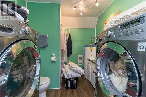 1781 Herd Rd, Duncan, BC - Indoor Photo Showing Laundry Room