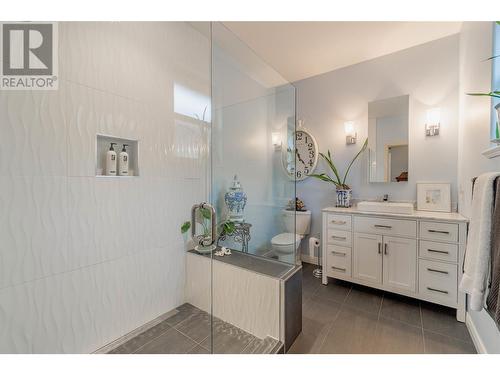 6609 Oxbow Crescent, Oliver, BC - Indoor Photo Showing Bathroom