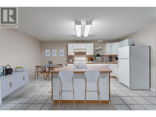 182 Range Road, Kaleden, BC - Indoor Photo Showing Kitchen