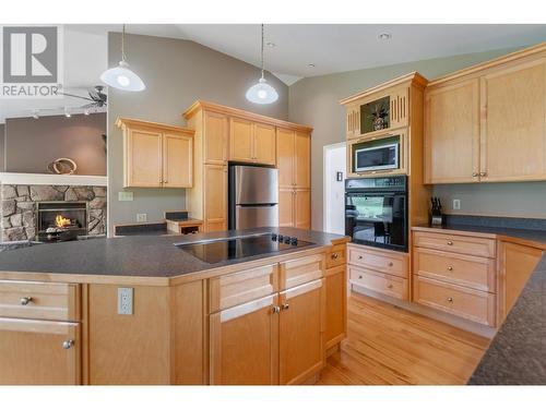 182 Range Road, Kaleden, BC - Indoor Photo Showing Kitchen