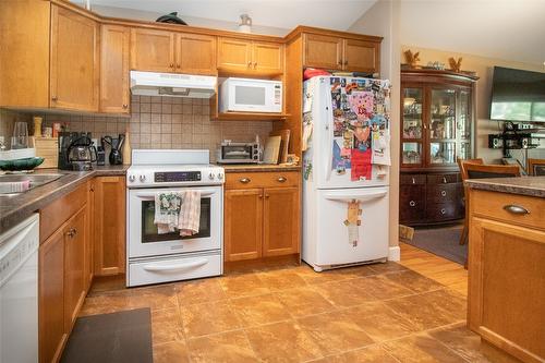 14-1342 Shaunna Road, Kelowna, BC - Indoor Photo Showing Kitchen