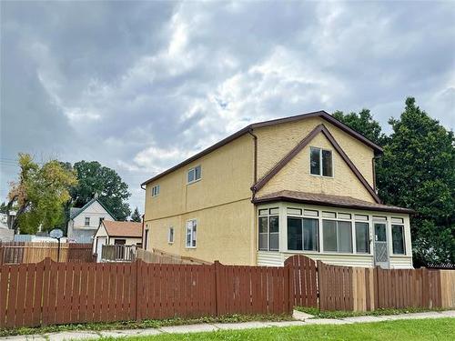 398 Thames Ave, Winnipeg, MB 