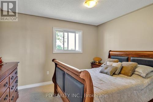 506 Cedar Glen Road, Kawartha Lakes, ON - Indoor Photo Showing Bedroom