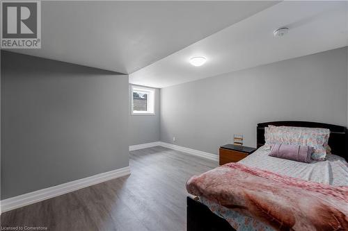 32 Base Line Road E, London, ON - Indoor Photo Showing Bedroom