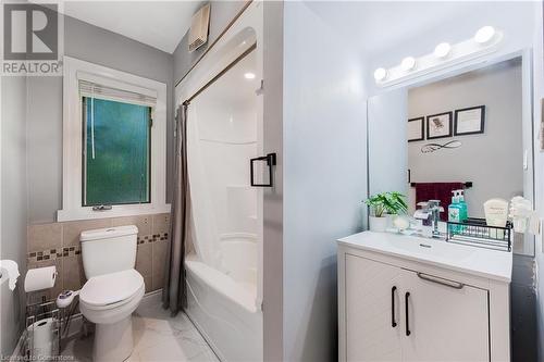 32 Base Line Road E, London, ON - Indoor Photo Showing Bathroom