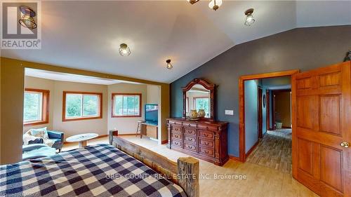 305771 South Line A Road, Grey Highlands, ON - Indoor Photo Showing Bedroom