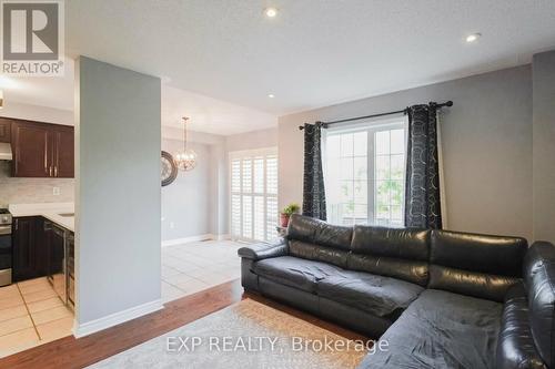 84 Tianalee Crescent, Brampton (Fletcher'S Meadow), ON - Indoor Photo Showing Living Room