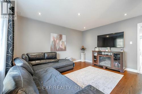 84 Tianalee Crescent, Brampton (Fletcher'S Meadow), ON - Indoor Photo Showing Living Room