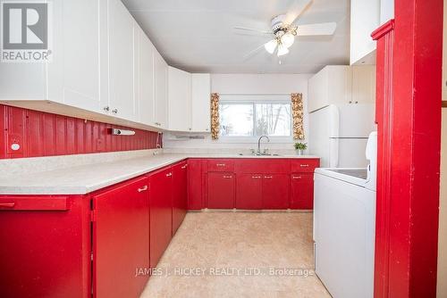 36 Thomson Crescent, Deep River, ON - Indoor Photo Showing Kitchen