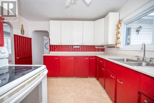 36 Thomson Crescent, Deep River, ON - Indoor Photo Showing Kitchen With Double Sink