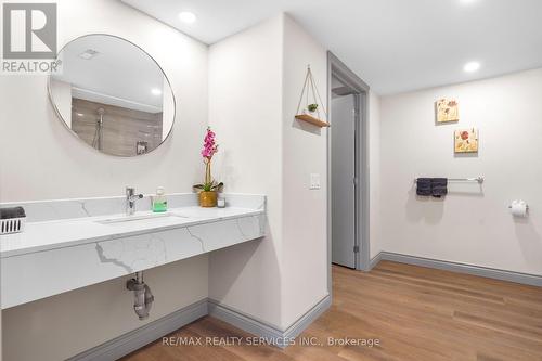 2069 - 90 Highland Drive, Oro-Medonte (Shanty Bay), ON - Indoor Photo Showing Bathroom