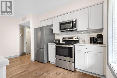 2069 - 90 Highland Drive, Oro-Medonte (Shanty Bay), ON - Indoor Photo Showing Kitchen