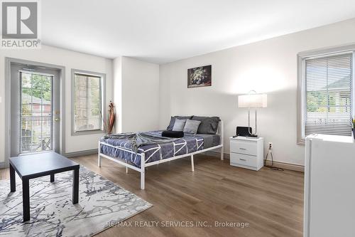 2069 - 90 Highland Drive, Oro-Medonte (Shanty Bay), ON - Indoor Photo Showing Bedroom