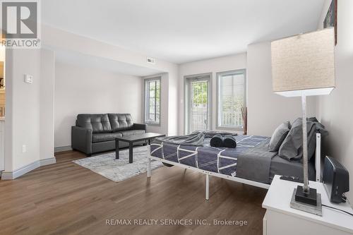 2069 - 90 Highland Drive, Oro-Medonte (Shanty Bay), ON - Indoor Photo Showing Living Room