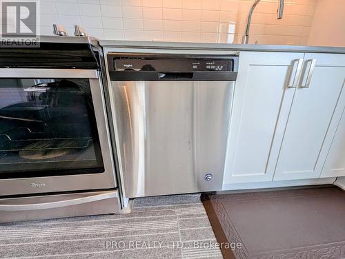 2721 - 8 Nahani Way, Mississauga, ON - Indoor Photo Showing Kitchen