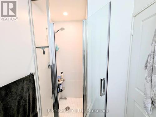 2721 - 8 Nahani Way, Mississauga, ON - Indoor Photo Showing Bathroom