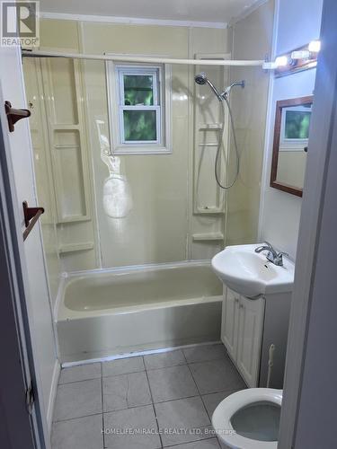 60 Lewis Street, Belleville, ON - Indoor Photo Showing Bathroom