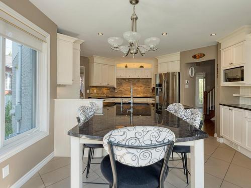 Coin-repas - 230 Rue Joly, Drummondville, QC - Indoor Photo Showing Kitchen With Upgraded Kitchen