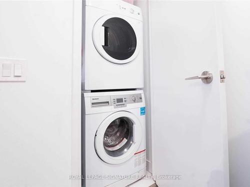 601-181 Dundas St E, Toronto, ON - Indoor Photo Showing Laundry Room