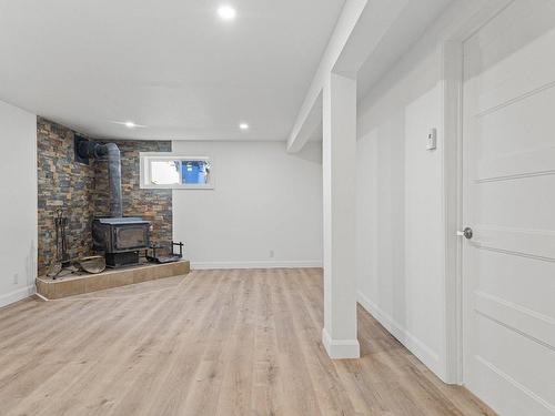 Salle familiale - 149 Rue Bernard, Saint-Constant, QC - Indoor With Fireplace