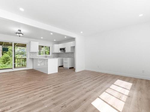 Vue d'ensemble - 149 Rue Bernard, Saint-Constant, QC - Indoor Photo Showing Kitchen