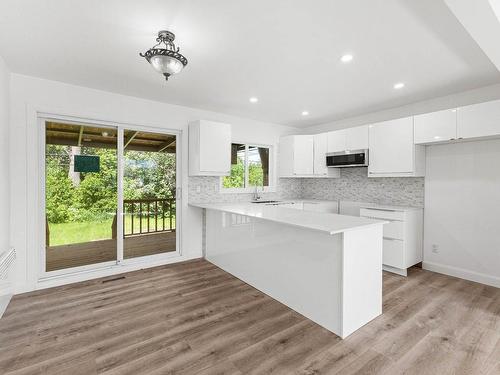 Cuisine - 149 Rue Bernard, Saint-Constant, QC - Indoor Photo Showing Kitchen With Upgraded Kitchen