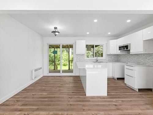 Cuisine - 149 Rue Bernard, Saint-Constant, QC - Indoor Photo Showing Kitchen With Upgraded Kitchen