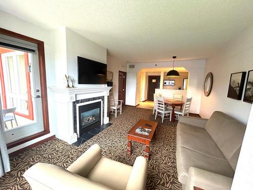 Living room - 427D-150 Ch. Au Pied-De-La-Montagne, Mont-Tremblant, QC - Indoor Photo Showing Living Room With Fireplace