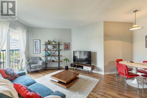 411 - 135 James Street S, Hamilton (Corktown), ON - Indoor Photo Showing Living Room