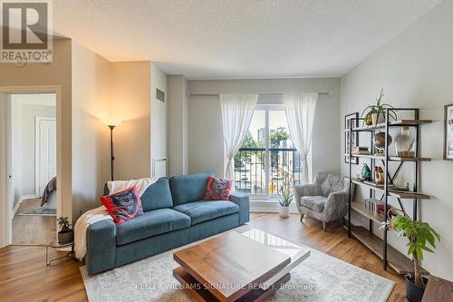 411 - 135 James Street S, Hamilton (Corktown), ON - Indoor Photo Showing Living Room