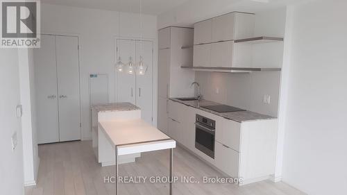 4601 - 197 Yonge St, Toronto, ON - Indoor Photo Showing Kitchen