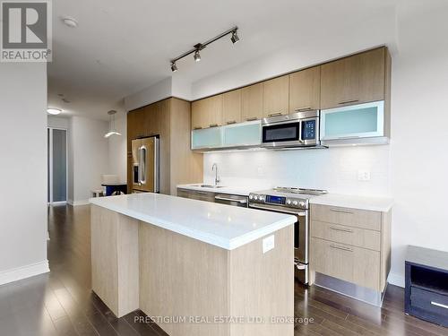 6901 - 388 Yonge Street, Toronto (Bay Street Corridor), ON - Indoor Photo Showing Kitchen With Upgraded Kitchen