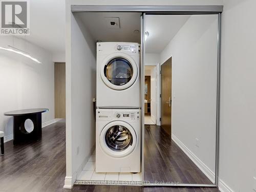 6901 - 388 Yonge Street, Toronto (Bay Street Corridor), ON - Indoor Photo Showing Laundry Room